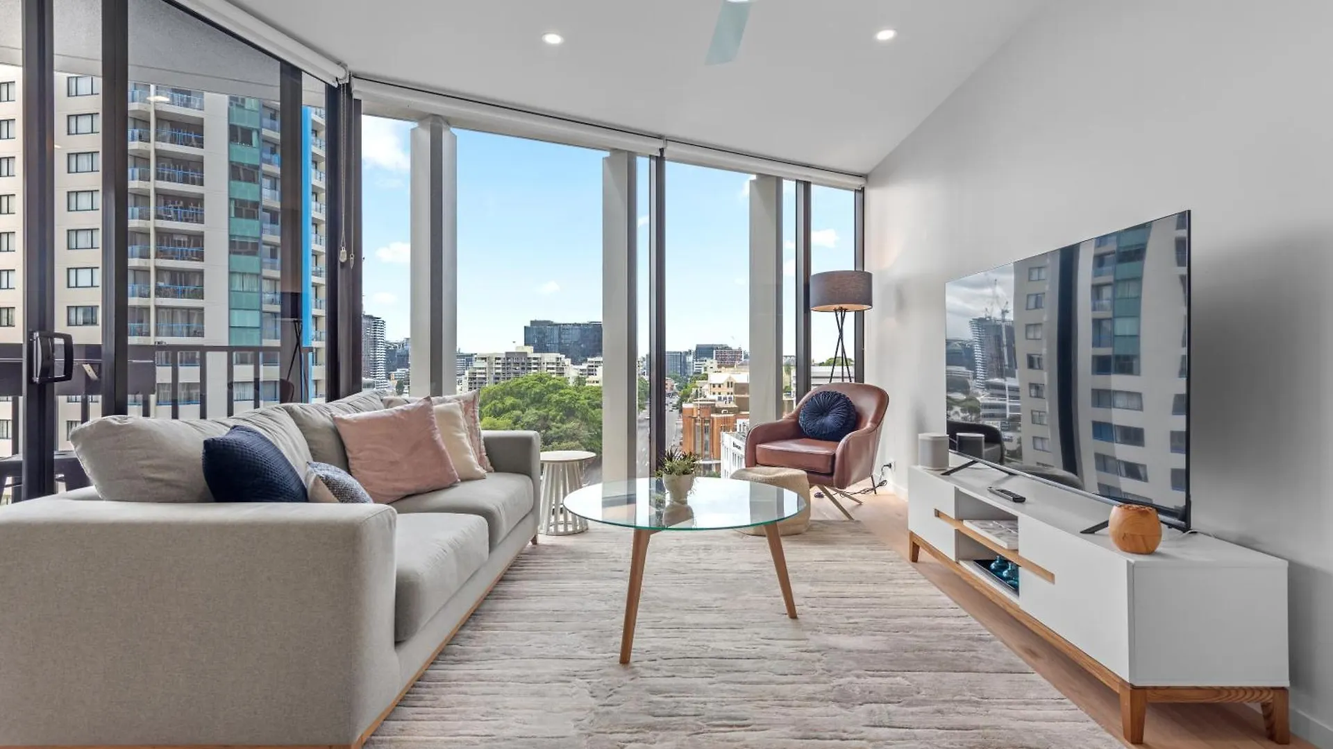 Apartment Spire - Stylish 2Br Apt - Pool, Parking & Views Brisbane Australia