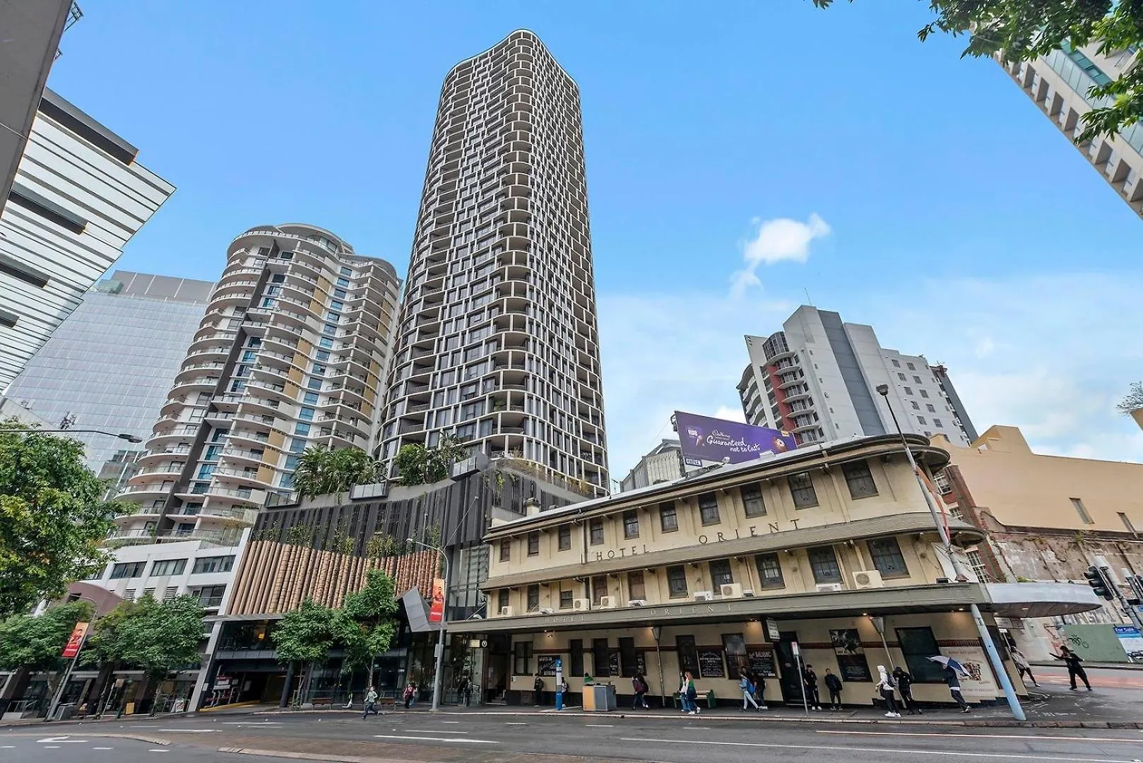 Spire - Stylish 2Br Apt - Pool, Parking & Views Brisbane Appartement