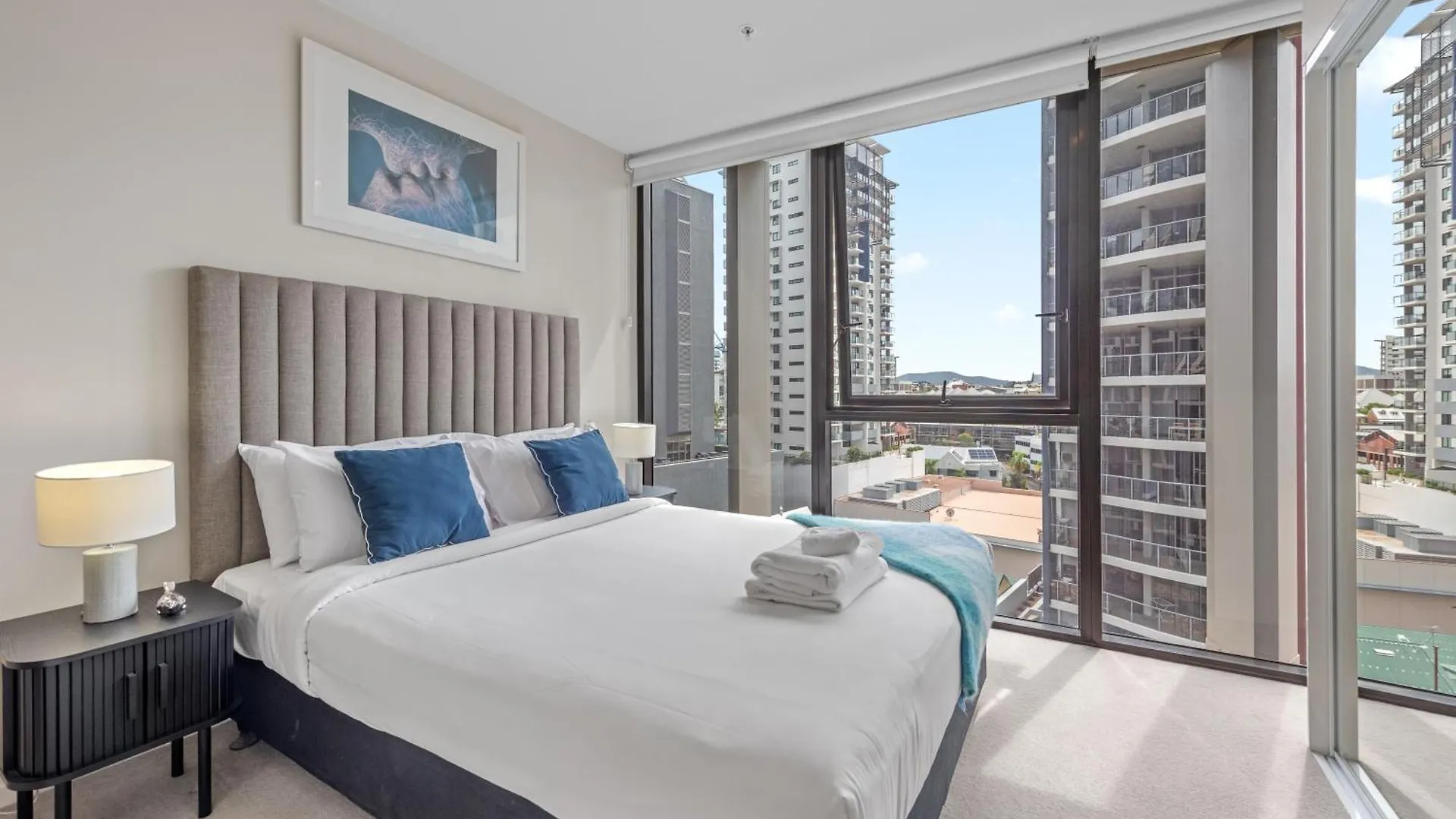 Spire - Stylish 2Br Apt - Pool, Parking & Views Brisbane Appartement
