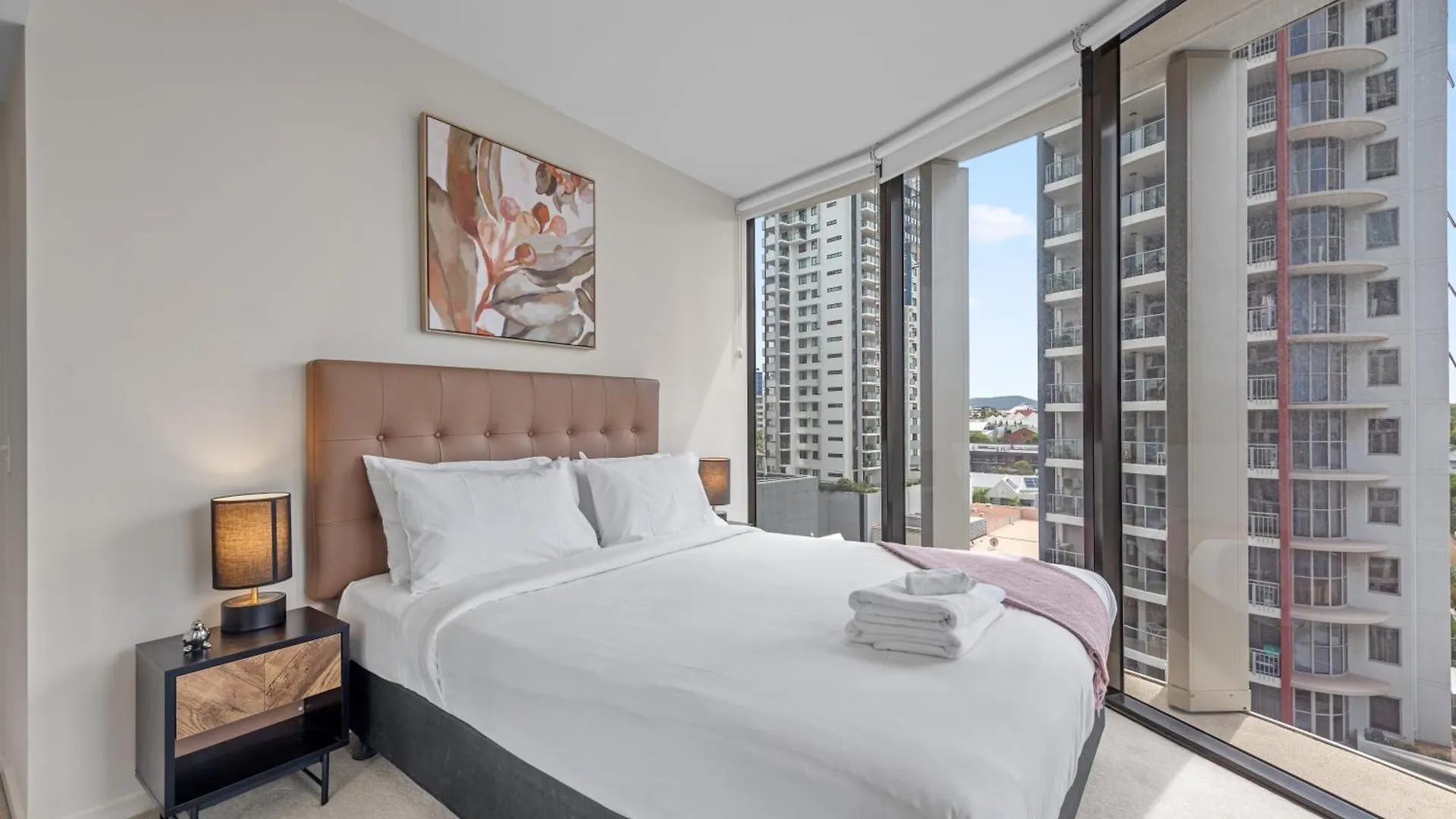 Apartment Spire - Stylish 2Br Apt - Pool, Parking & Views Brisbane