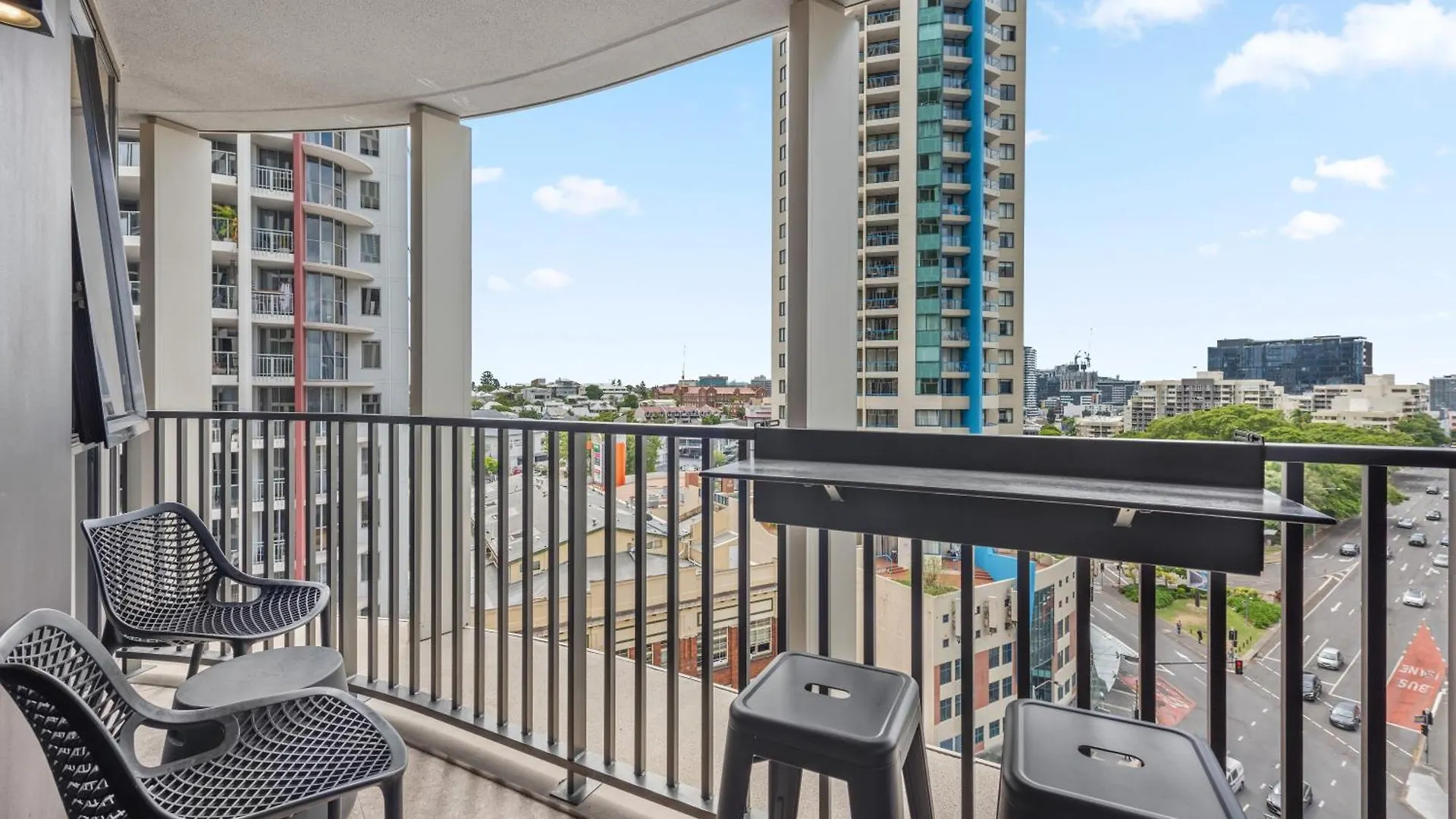 Spire - Stylish 2Br Apt - Pool, Parking & Views Brisbane 0*,